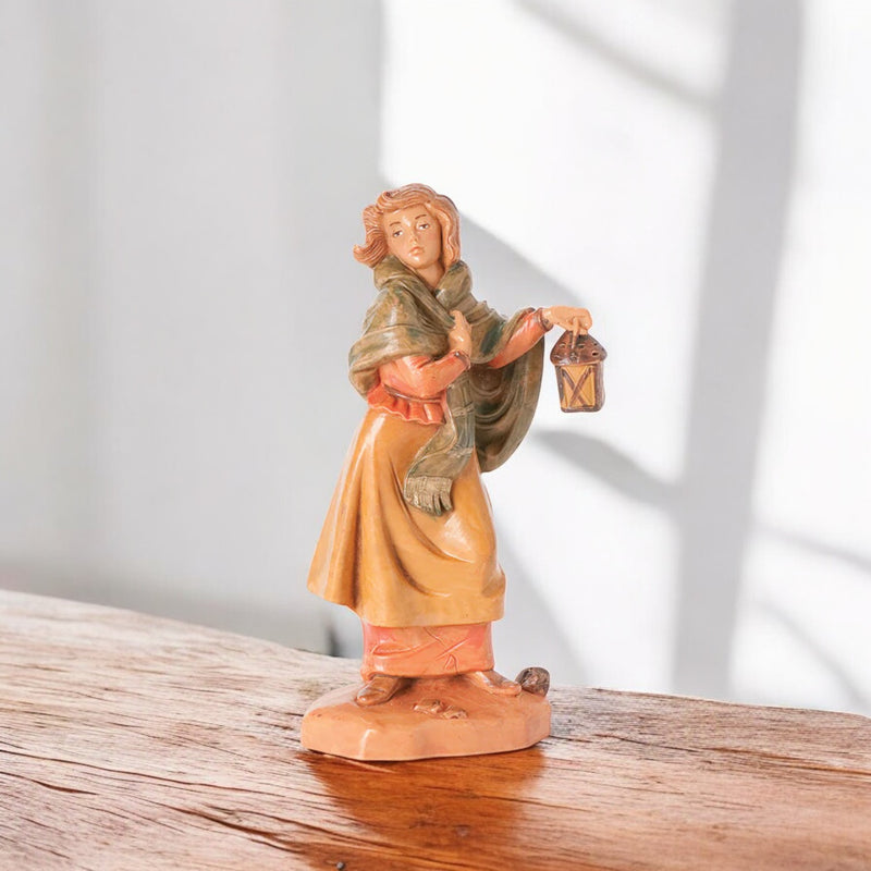 Elizabeth Wife of the Innkeeper 5" Scale